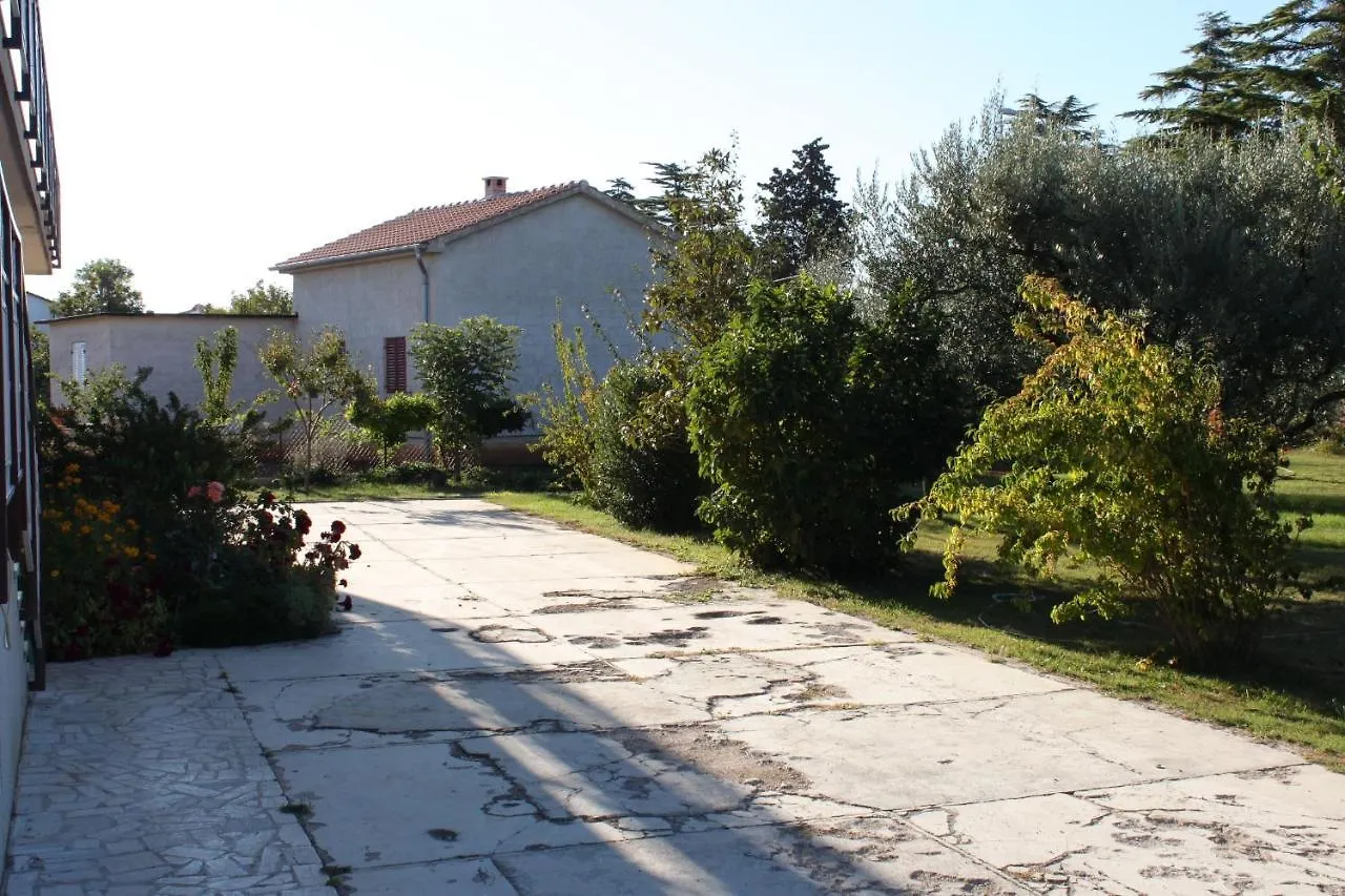 Apartments With A Parking Space Valbandon, Fazana - 7215 Štinjan